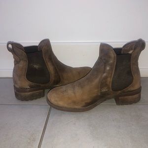 Uggs - Brown/Tan coloured Chelsea boots